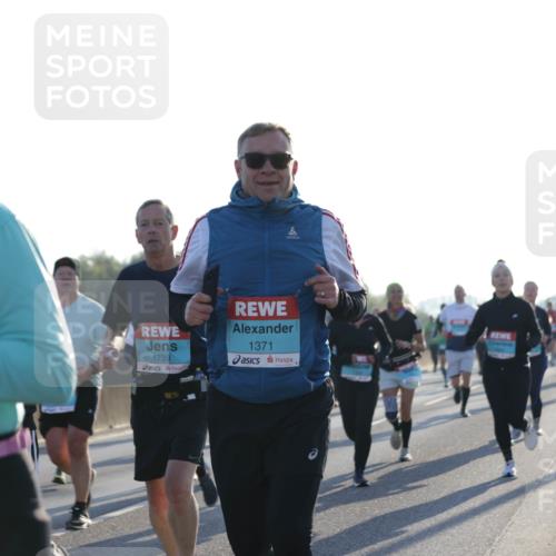 03.10.2025 - Köhlbrandbrückenlauf Jannik Wohlers http://msf.ph/oto/9051118 03.10.2025 09:19:00 Position 3 1337, 1739, 1371 meine-sportfotos.de