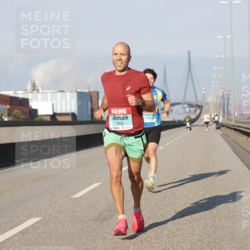 03.10.2025 - Köhlbrandbrückenlauf Jannik Wohlers http://msf.ph/oto/9051121 03.10.2025 09:37:05 Position 3 2968, 3304 meine-sportfotos.de