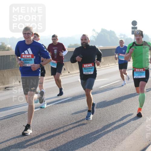 03.10.2025 - Köhlbrandbrückenlauf Lena Gebhardt http://msf.ph/oto/9051301 03.10.2025 09:14:40 Position 1 1230, 3193, 2703 meine-sportfotos.de