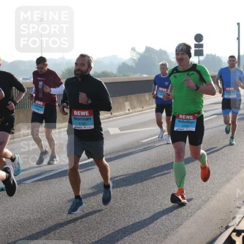 03.10.2025 - Köhlbrandbrückenlauf Lena Gebhardt http://msf.ph/oto/9051311 03.10.2025 09:14:40 Position 1 1230, 3193, 2703 meine-sportfotos.de
