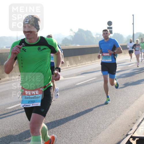 03.10.2025 - Köhlbrandbrückenlauf Lena Gebhardt http://msf.ph/oto/9051326 03.10.2025 09:14:41 Position 1 2703 meine-sportfotos.de