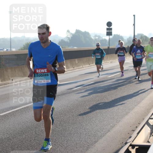 03.10.2025 - Köhlbrandbrückenlauf Lena Gebhardt http://msf.ph/oto/9051352 03.10.2025 09:14:42 Position 1 1023 meine-sportfotos.de