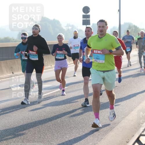 03.10.2025 - Köhlbrandbrückenlauf Lena Gebhardt http://msf.ph/oto/9051396 03.10.2025 09:14:44 Position 1 1019, 1086, 3841 meine-sportfotos.de