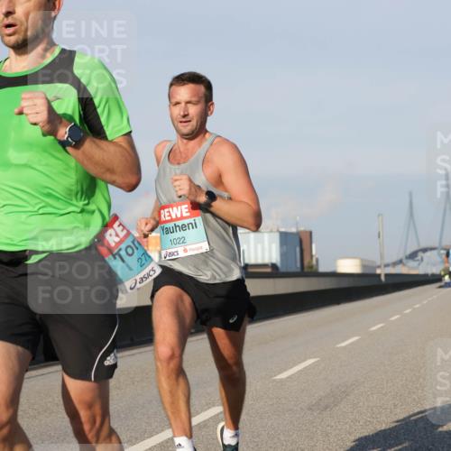 03.10.2025 - Köhlbrandbrückenlauf Jannik Wohlers http://msf.ph/oto/9051408 03.10.2025 09:38:07 Position 3 27, 1022 meine-sportfotos.de