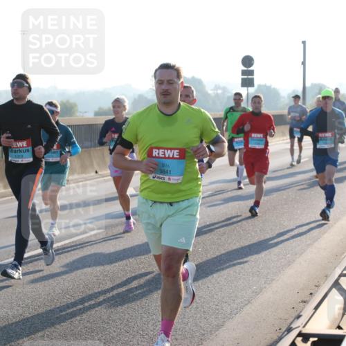 03.10.2025 - Köhlbrandbrückenlauf Lena Gebhardt http://msf.ph/oto/9051417 03.10.2025 09:14:45 Position 1 3841, 1019, 1275 meine-sportfotos.de