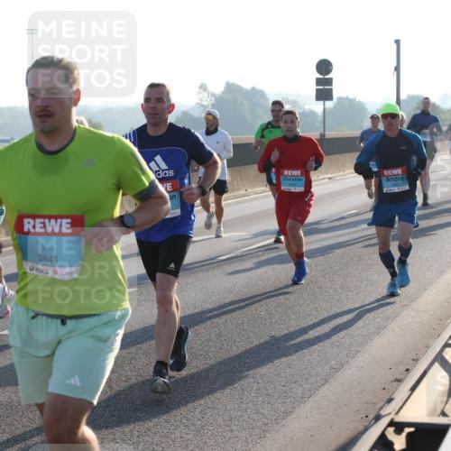 03.10.2025 - Köhlbrandbrückenlauf Lena Gebhardt http://msf.ph/oto/9051437 03.10.2025 09:14:45 Position 1 1050, 3841 meine-sportfotos.de