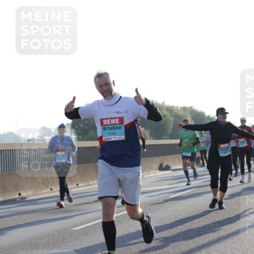 03.10.2025 - Köhlbrandbrückenlauf Jannik Wohlers http://msf.ph/oto/9051471 03.10.2025 09:19:05 Position 3 3166, 3178 meine-sportfotos.de