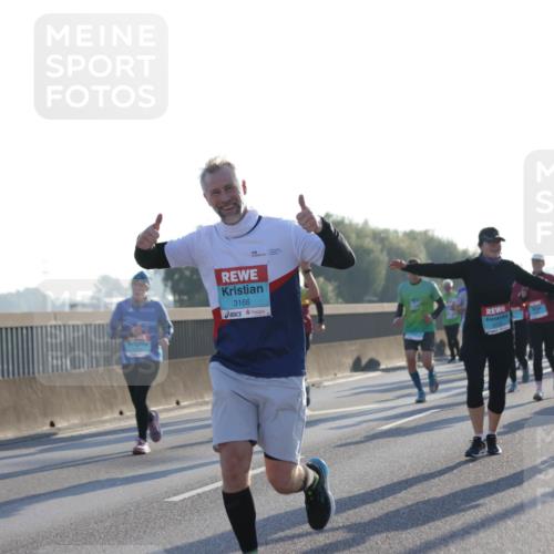 03.10.2025 - Köhlbrandbrückenlauf Jannik Wohlers http://msf.ph/oto/9051477 03.10.2025 09:19:05 Position 3 3166, 3178 meine-sportfotos.de