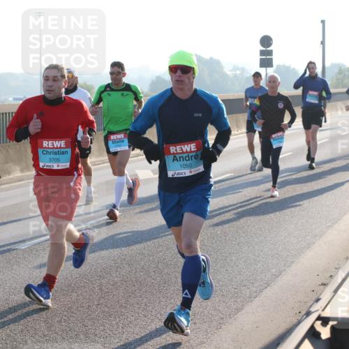 03.10.2025 - Köhlbrandbrückenlauf Lena Gebhardt http://msf.ph/oto/9051498 03.10.2025 09:14:47 Position 1 3705, 1050 meine-sportfotos.de