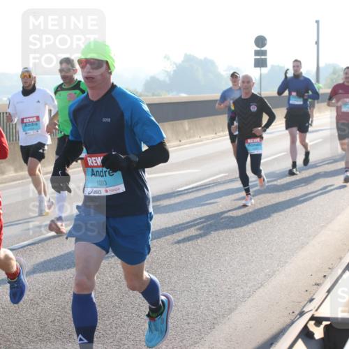 03.10.2025 - Köhlbrandbrückenlauf Lena Gebhardt http://msf.ph/oto/9051512 03.10.2025 09:14:47 Position 1 3705, 1050 meine-sportfotos.de