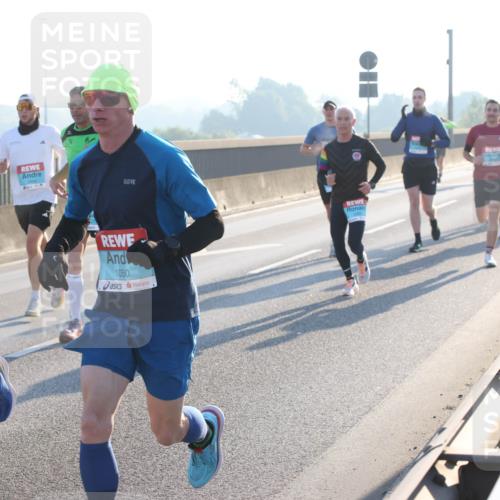 03.10.2025 - Köhlbrandbrückenlauf Lena Gebhardt http://msf.ph/oto/9051517 03.10.2025 09:14:47 Position 1 3705, 1050 meine-sportfotos.de