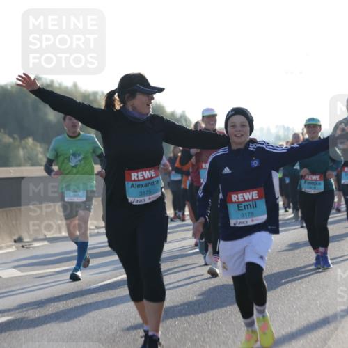 03.10.2025 - Köhlbrandbrückenlauf Jannik Wohlers http://msf.ph/oto/9051525 03.10.2025 09:19:06 Position 3 3175, 3178, 1418 meine-sportfotos.de