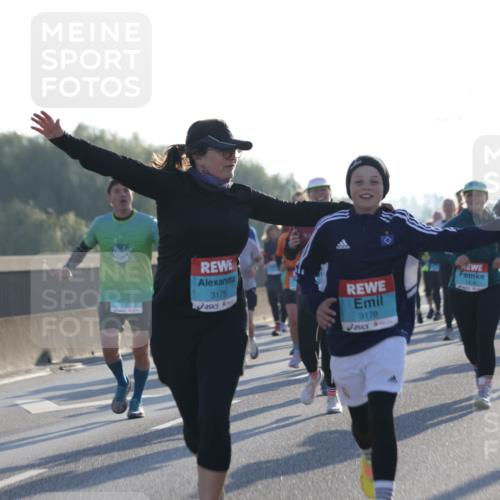 03.10.2025 - Köhlbrandbrückenlauf Jannik Wohlers http://msf.ph/oto/9051531 03.10.2025 09:19:07 Position 3 3175, 3178, 1418 meine-sportfotos.de