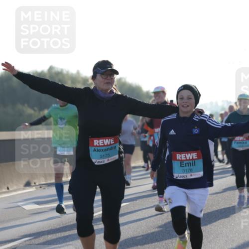 03.10.2025 - Köhlbrandbrückenlauf Jannik Wohlers http://msf.ph/oto/9051546 03.10.2025 09:19:07 Position 3 3175, 3178 meine-sportfotos.de
