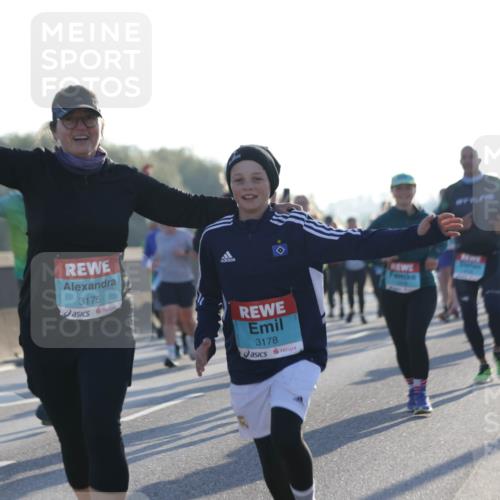 03.10.2025 - Köhlbrandbrückenlauf Jannik Wohlers http://msf.ph/oto/9051556 03.10.2025 09:19:07 Position 3 3175, 3178 meine-sportfotos.de