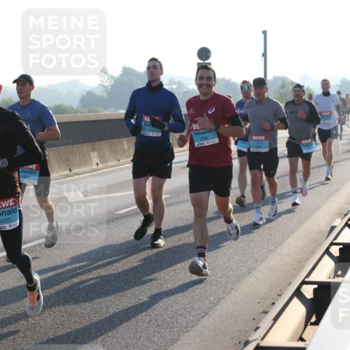 03.10.2025 - Köhlbrandbrückenlauf Lena Gebhardt http://msf.ph/oto/9051573 03.10.2025 09:14:49 Position 1 2831, 1020, 1016, 2792 meine-sportfotos.de