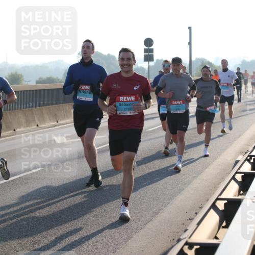 03.10.2025 - Köhlbrandbrückenlauf Lena Gebhardt http://msf.ph/oto/9051585 03.10.2025 09:14:49 Position 1 1020, 1016, 2792, 2831 meine-sportfotos.de