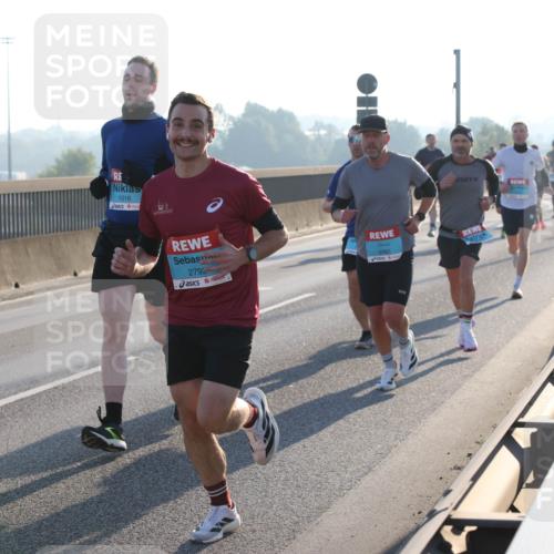 03.10.2025 - Köhlbrandbrückenlauf Lena Gebhardt http://msf.ph/oto/9051604 03.10.2025 09:14:50 Position 1 1016, 331, 2792 meine-sportfotos.de