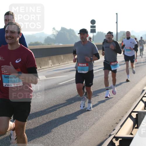 03.10.2025 - Köhlbrandbrückenlauf Lena Gebhardt http://msf.ph/oto/9051614 03.10.2025 09:14:50 Position 1 2792, 3785 meine-sportfotos.de