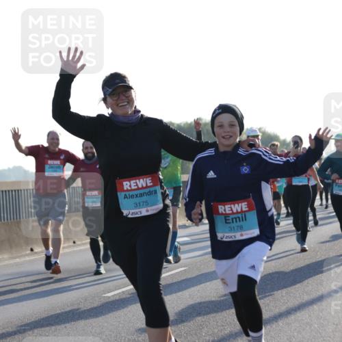 03.10.2025 - Köhlbrandbrückenlauf Jannik Wohlers http://msf.ph/oto/9051621 03.10.2025 09:19:08 Position 3 3175, 3178 meine-sportfotos.de