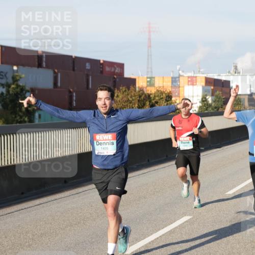 03.10.2025 - Köhlbrandbrückenlauf Jannik Wohlers http://msf.ph/oto/9051623 03.10.2025 09:46:17 Position 3 1405, 1297, 2697 meine-sportfotos.de
