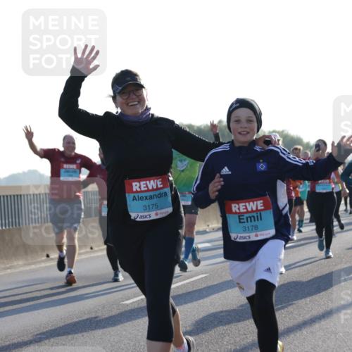 03.10.2025 - Köhlbrandbrückenlauf Jannik Wohlers http://msf.ph/oto/9051625 03.10.2025 09:19:08 Position 3 3175, 3178, 1418 meine-sportfotos.de