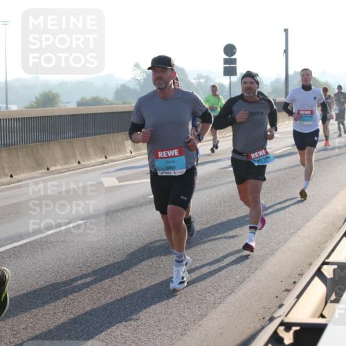 03.10.2025 - Köhlbrandbrückenlauf Lena Gebhardt http://msf.ph/oto/9051628 03.10.2025 09:14:51 Position 1 3785 meine-sportfotos.de