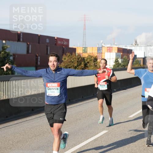 03.10.2025 - Köhlbrandbrückenlauf Jannik Wohlers http://msf.ph/oto/9051629 03.10.2025 09:46:17 Position 3 1405, 1297, 2697 meine-sportfotos.de