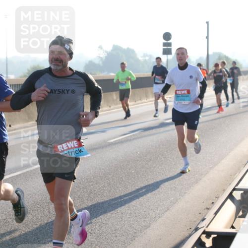 03.10.2025 - Köhlbrandbrückenlauf Lena Gebhardt http://msf.ph/oto/9051663 03.10.2025 09:14:52 Position 1 1040, 3702 meine-sportfotos.de