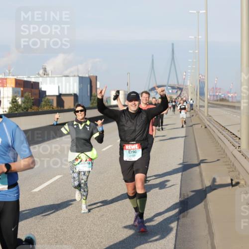 03.10.2025 - Köhlbrandbrückenlauf Jannik Wohlers http://msf.ph/oto/9051674 03.10.2025 09:46:18 Position 3 1247, 1398, 2709 meine-sportfotos.de