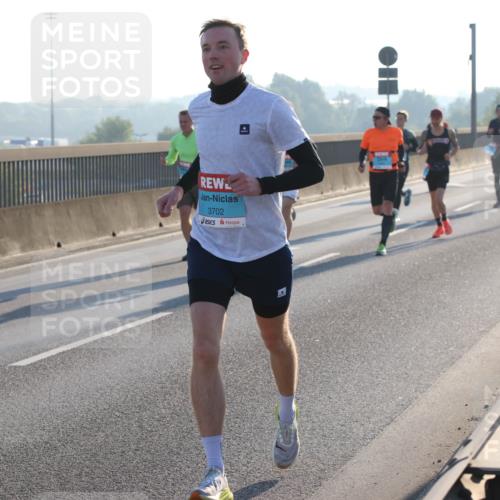 03.10.2025 - Köhlbrandbrückenlauf Lena Gebhardt http://msf.ph/oto/9051704 03.10.2025 09:14:53 Position 1 3702 meine-sportfotos.de