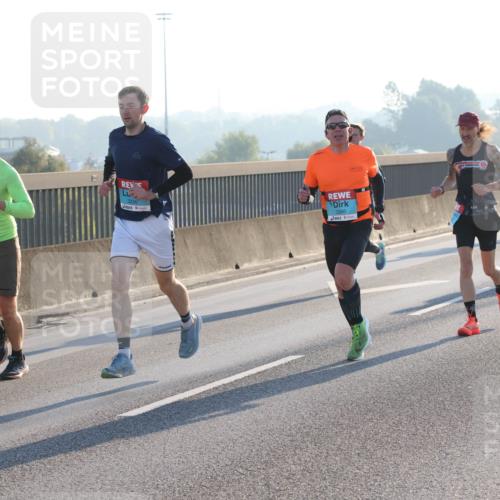03.10.2025 - Köhlbrandbrückenlauf Lena Gebhardt http://msf.ph/oto/9051735 03.10.2025 09:14:55 Position 1 1462, 3226, 3266 meine-sportfotos.de