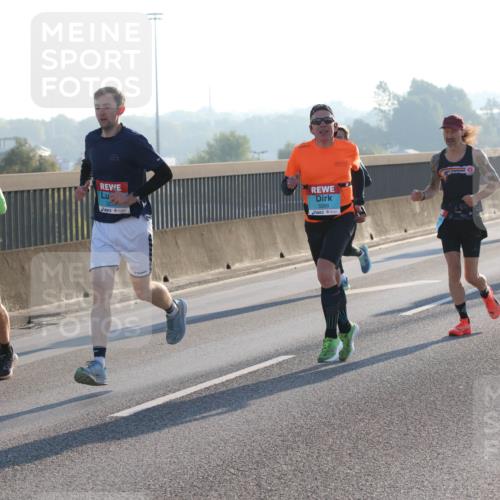 03.10.2025 - Köhlbrandbrückenlauf Lena Gebhardt http://msf.ph/oto/9051739 03.10.2025 09:14:55 Position 1 3266 meine-sportfotos.de