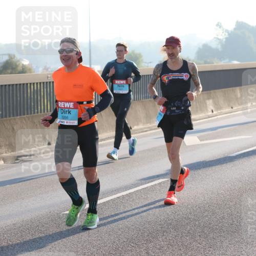 03.10.2025 - Köhlbrandbrückenlauf Lena Gebhardt http://msf.ph/oto/9051777 03.10.2025 09:14:56 Position 1 3266, 1027 meine-sportfotos.de