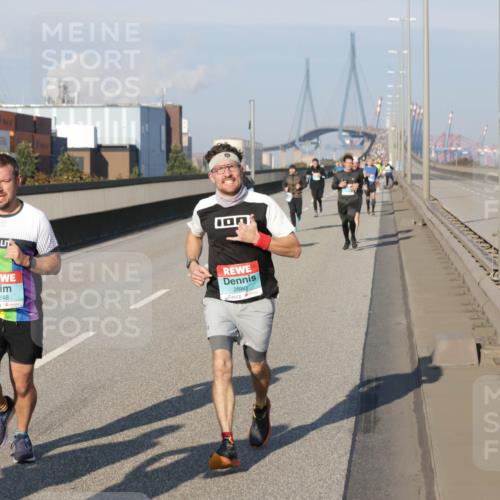 03.10.2025 - Köhlbrandbrückenlauf Jannik Wohlers http://msf.ph/oto/9051828 03.10.2025 09:46:29 Position 3 320, 2884, 1248, 2880 meine-sportfotos.de