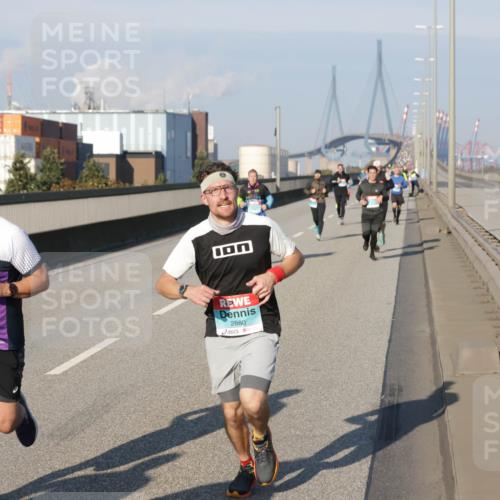 03.10.2025 - Köhlbrandbrückenlauf Jannik Wohlers http://msf.ph/oto/9051860 03.10.2025 09:46:30 Position 3 1248, 2880 meine-sportfotos.de