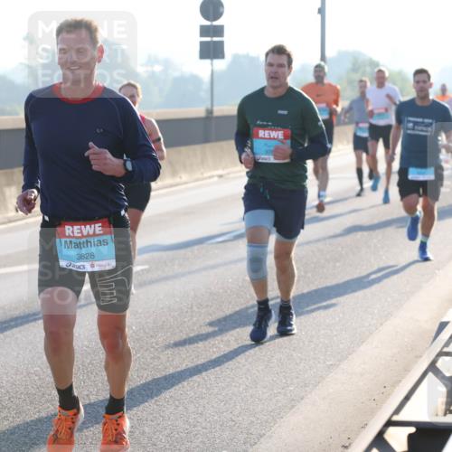 03.10.2025 - Köhlbrandbrückenlauf Lena Gebhardt http://msf.ph/oto/9051867 03.10.2025 09:14:59 Position 1 3628, 376 meine-sportfotos.de