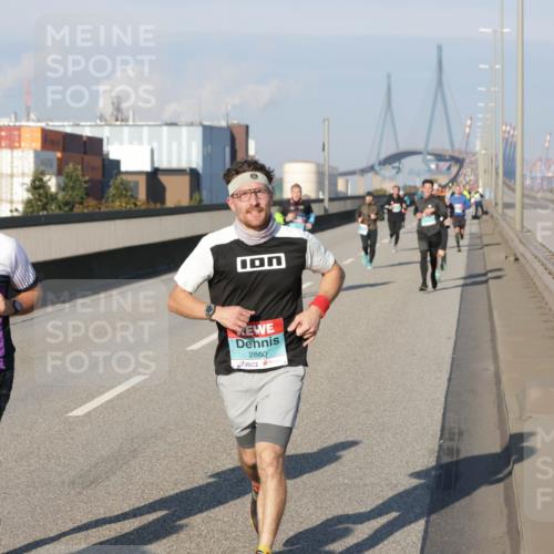 03.10.2025 - Köhlbrandbrückenlauf Jannik Wohlers http://msf.ph/oto/9051868 03.10.2025 09:46:30 Position 3 1248, 2880 meine-sportfotos.de