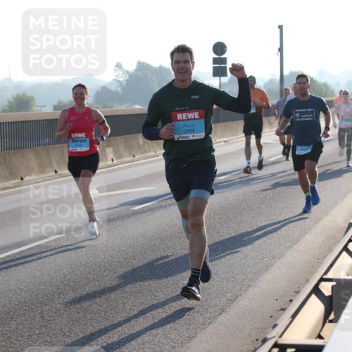 03.10.2025 - Köhlbrandbrückenlauf Lena Gebhardt http://msf.ph/oto/9051894 03.10.2025 09:15:00 Position 1 3763, 3249, 2024 meine-sportfotos.de