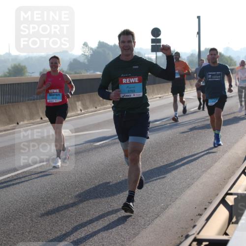 03.10.2025 - Köhlbrandbrückenlauf Lena Gebhardt http://msf.ph/oto/9051903 03.10.2025 09:15:00 Position 1 3249, 3763, 2024 meine-sportfotos.de