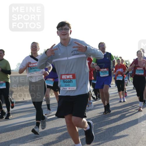 03.10.2025 - Köhlbrandbrückenlauf Jannik Wohlers http://msf.ph/oto/9051908 03.10.2025 09:19:14 Position 3 1455, 2040, 1901, 1818 meine-sportfotos.de