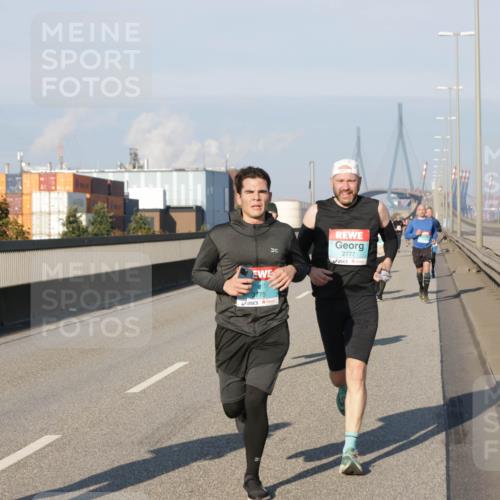 03.10.2025 - Köhlbrandbrückenlauf Jannik Wohlers http://msf.ph/oto/9051958 03.10.2025 09:46:37 Position 3 3794, 3775, 2777 meine-sportfotos.de