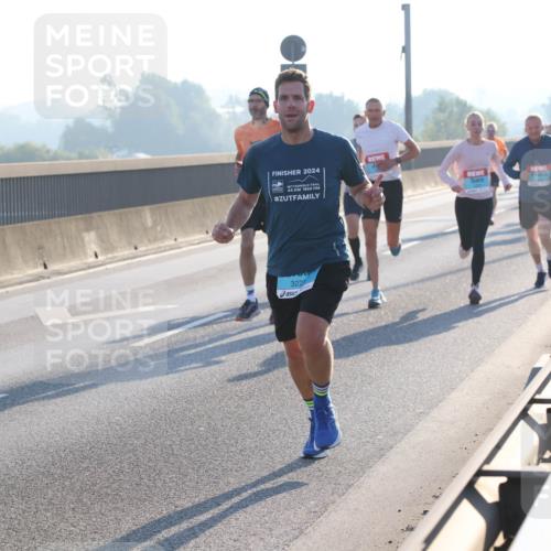 03.10.2025 - Köhlbrandbrückenlauf Lena Gebhardt http://msf.ph/oto/9051960 03.10.2025 09:15:02 Position 1 2024, 44, 1860, 3229 meine-sportfotos.de