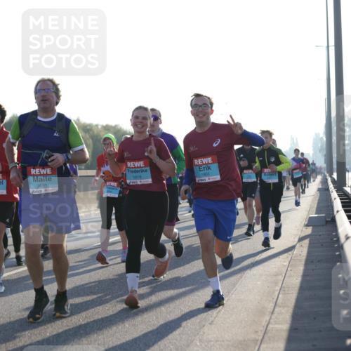 03.10.2025 - Köhlbrandbrückenlauf Jannik Wohlers http://msf.ph/oto/9051963 03.10.2025 09:19:15 Position 3 1456, 3691, 1818, 1901 meine-sportfotos.de