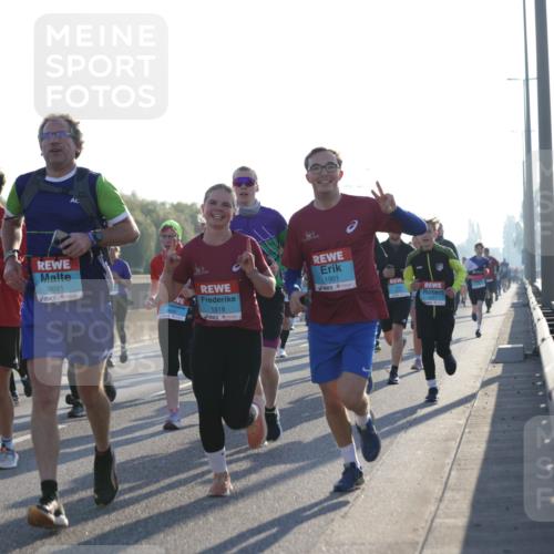 03.10.2025 - Köhlbrandbrückenlauf Jannik Wohlers http://msf.ph/oto/9051973 03.10.2025 09:19:15 Position 3 1456, 3691, 1818, 1901 meine-sportfotos.de