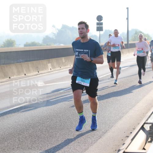03.10.2025 - Köhlbrandbrückenlauf Lena Gebhardt http://msf.ph/oto/9051974 03.10.2025 09:15:02 Position 1 2024, 3223 meine-sportfotos.de