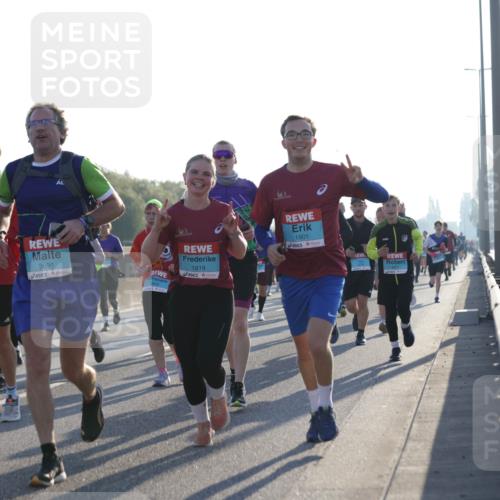 03.10.2025 - Köhlbrandbrückenlauf Jannik Wohlers http://msf.ph/oto/9051976 03.10.2025 09:19:15 Position 3 1456, 3691, 1818, 1901 meine-sportfotos.de