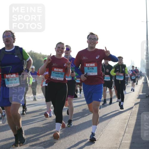 03.10.2025 - Köhlbrandbrückenlauf Jannik Wohlers http://msf.ph/oto/9051988 03.10.2025 09:19:15 Position 3 1456, 3691, 1818, 2034, 1901 meine-sportfotos.de