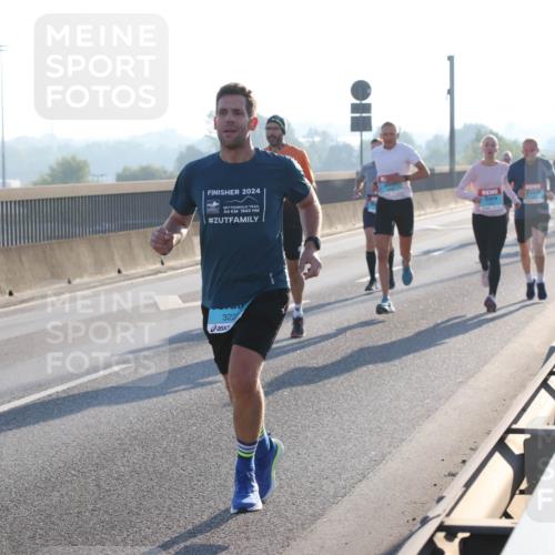 03.10.2025 - Köhlbrandbrückenlauf Lena Gebhardt http://msf.ph/oto/9051991 03.10.2025 09:15:02 Position 1 2024, 44, 1860, 322 meine-sportfotos.de