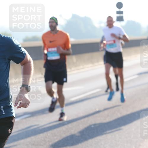 03.10.2025 - Köhlbrandbrückenlauf Lena Gebhardt http://msf.ph/oto/9052010 03.10.2025 09:15:03 Position 1 322, 2024, 44, 1860 meine-sportfotos.de